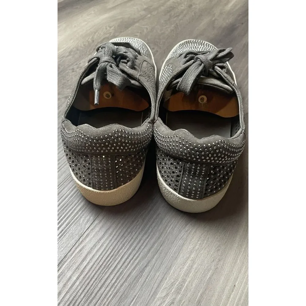 VINCE CAMUTO CHENTA WOMEN SNEAKERS FRENCH GREY COLOR SUEDE Size 8‎